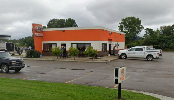 A&W Restaurant - Almont - 4549 S Van Dyke Rd (newer photo)